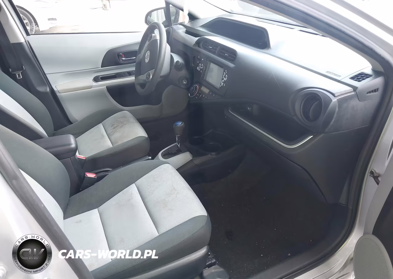 2014 Toyota Prius C Two VIN:JTDKDTB38E1573610 - 5
