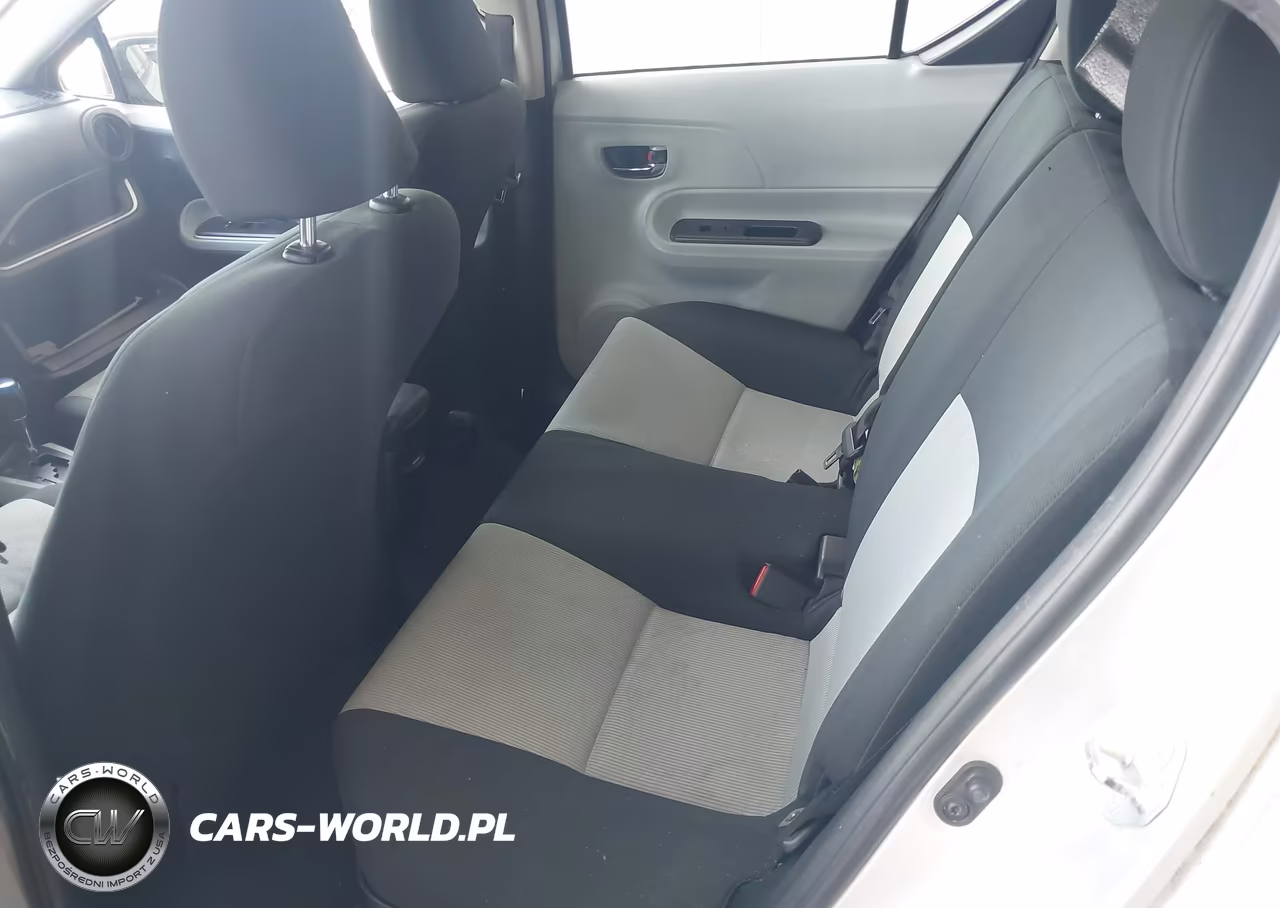 2014 Toyota Prius C Two VIN:JTDKDTB38E1573610 - 8