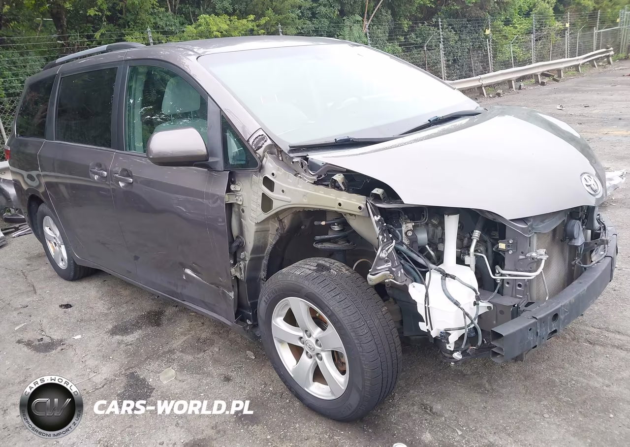 2016 Toyota Sienna Le 8 Passenger – zdjęcie 1 z 17