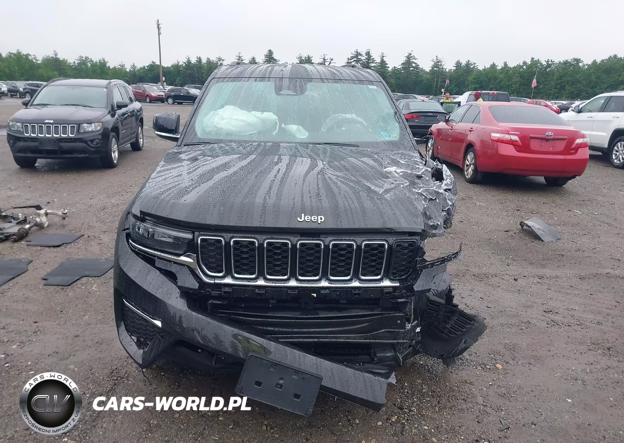 2024 Jeep Grand Cherokee Limited 4X4 VIN:1C4RJHBG5R8924008 - 12