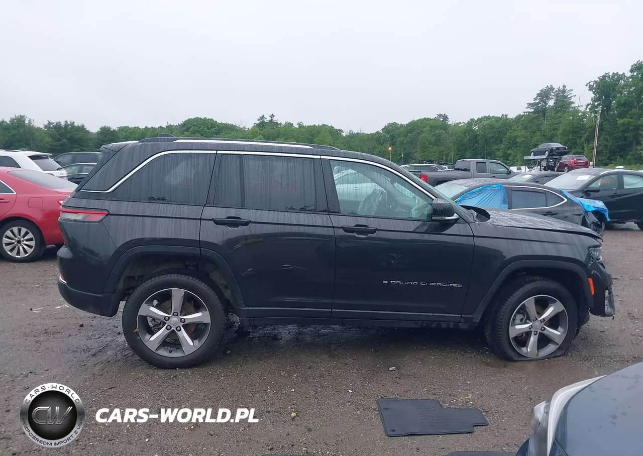 2024 Jeep Grand Cherokee Limited 4X4 VIN:1C4RJHBG5R8924008 - 13