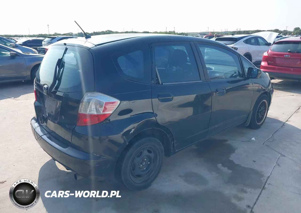 2009 Honda Fit VIN:JHMGE882X9S063613 - 4