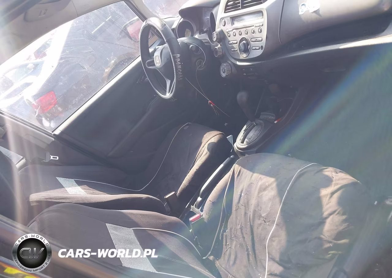2009 Honda Fit VIN:JHMGE882X9S063613 - 5