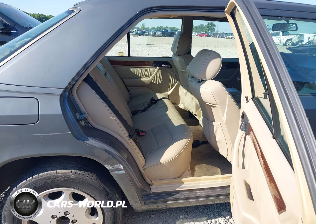 1995 Mercedes-Benz E 320 Base-320 Special VIN:WDBEA32E8SC205241 - 8