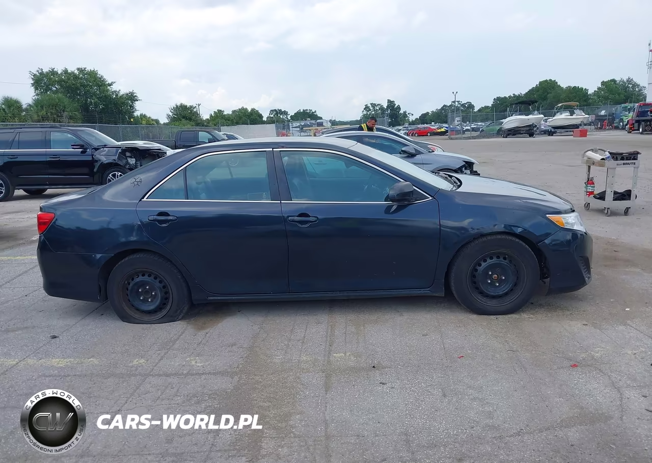 2014 Toyota Camry Hybrid Le VIN:4T1BD1FK2EU097516 - 13