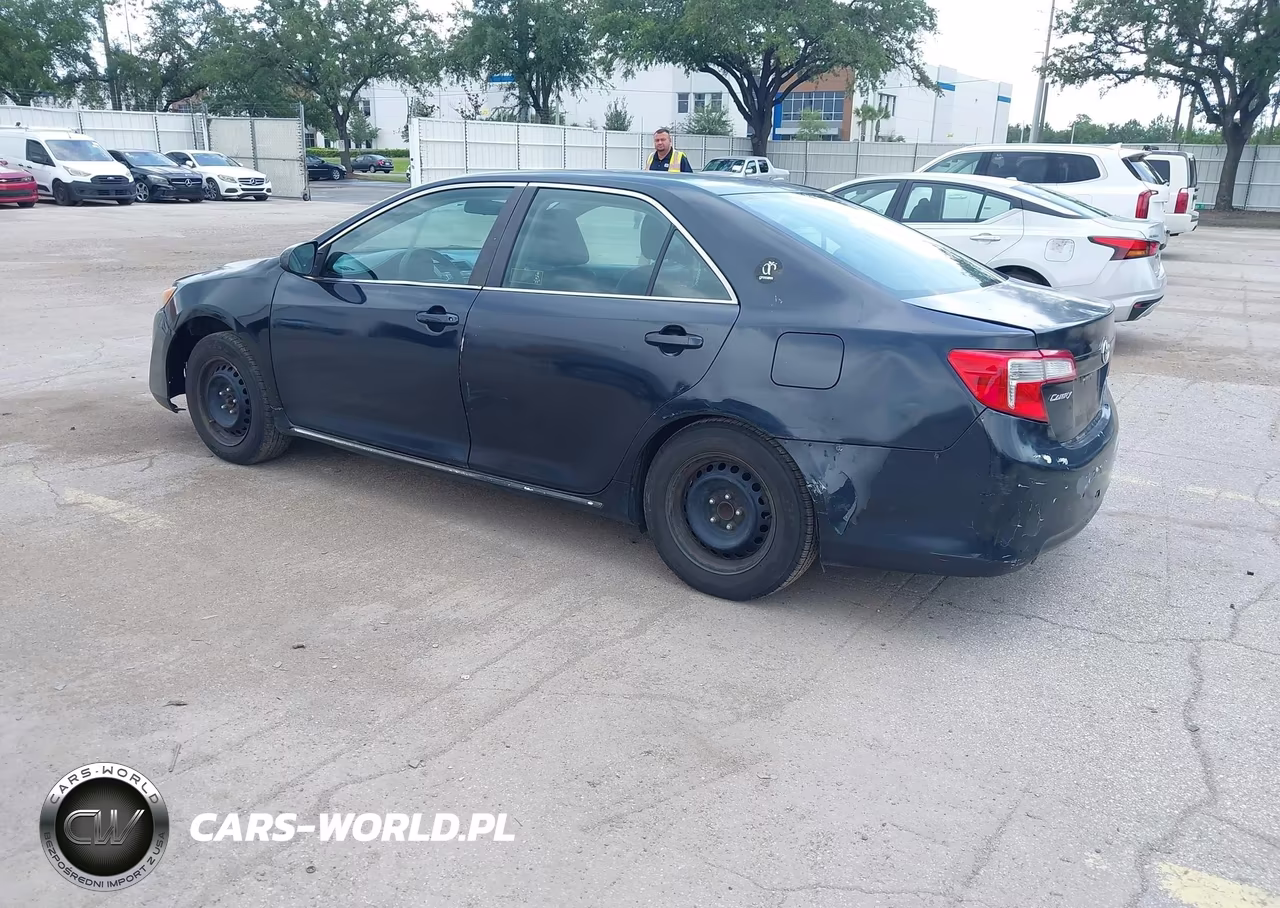 2014 Toyota Camry Hybrid Le VIN:4T1BD1FK2EU097516 - 3