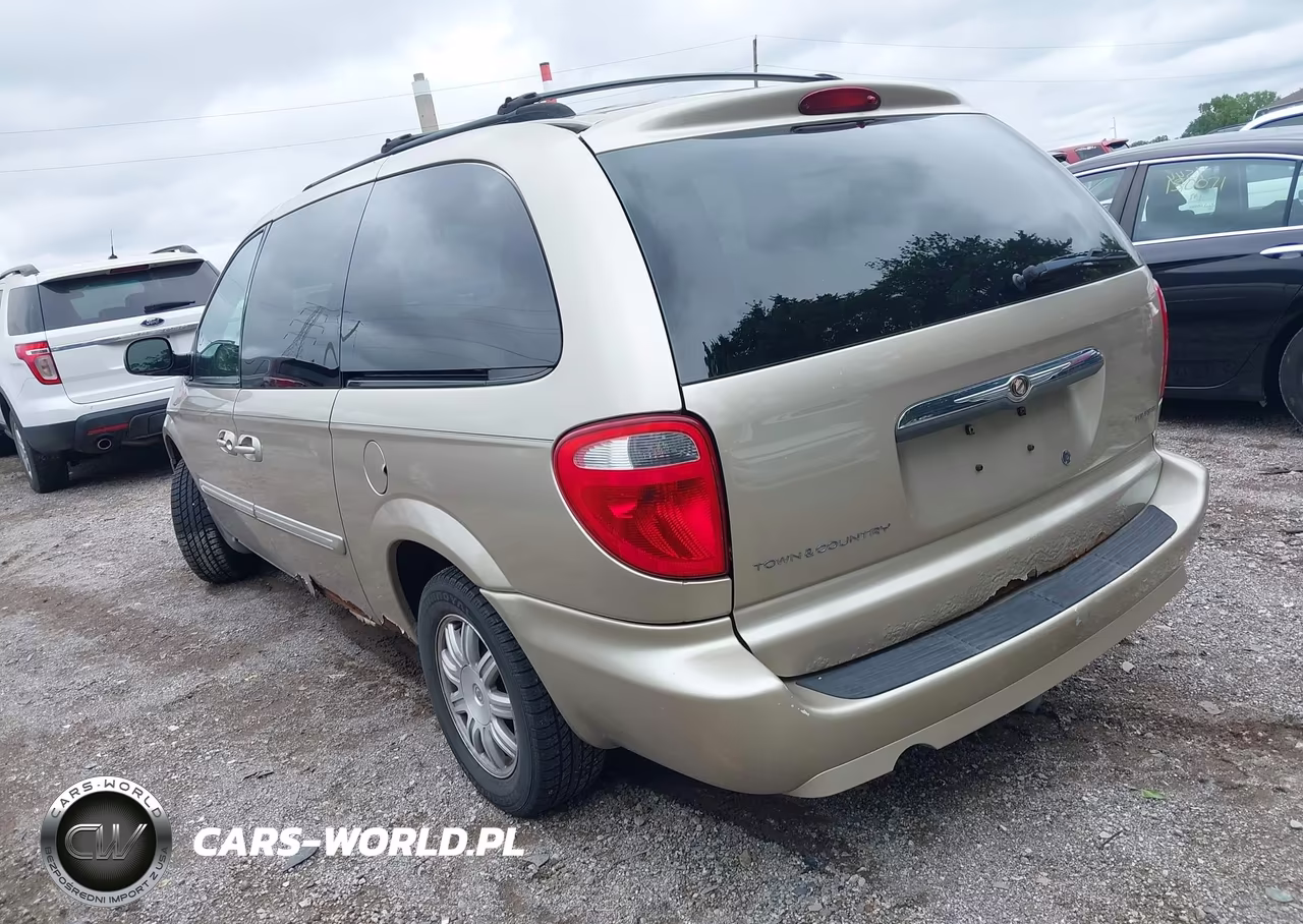 2007 Chrysler Town & Country Touring VIN:2A4GP54LX7R133905 - 3