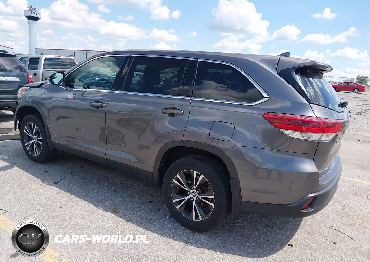 2019 Toyota Highlander Le Plus VIN:5TDBZRFH6KS717700 - 3