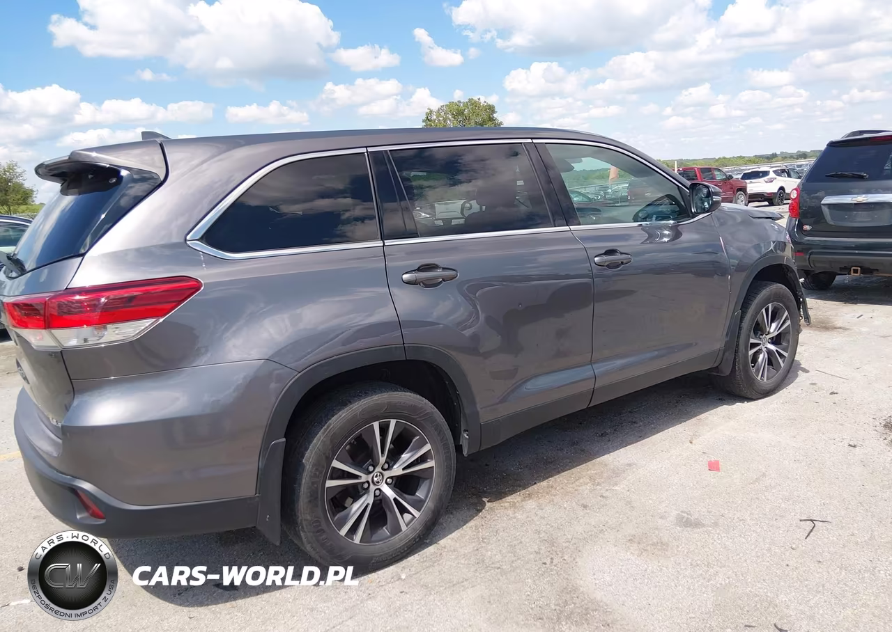 2019 Toyota Highlander Le Plus VIN:5TDBZRFH6KS717700 - 4