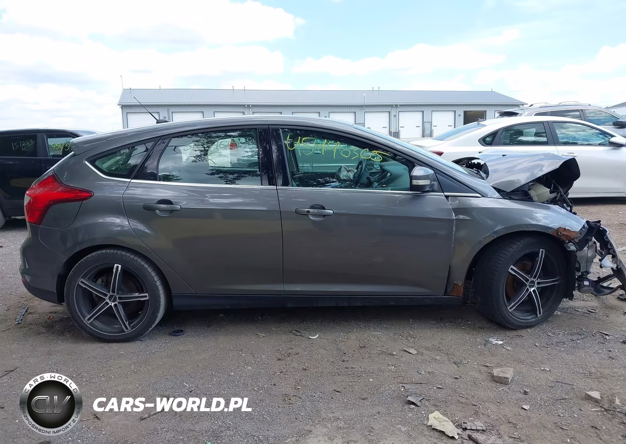 2012 Ford Focus Titanium VIN:1FAHP3N25CL385705 - 13