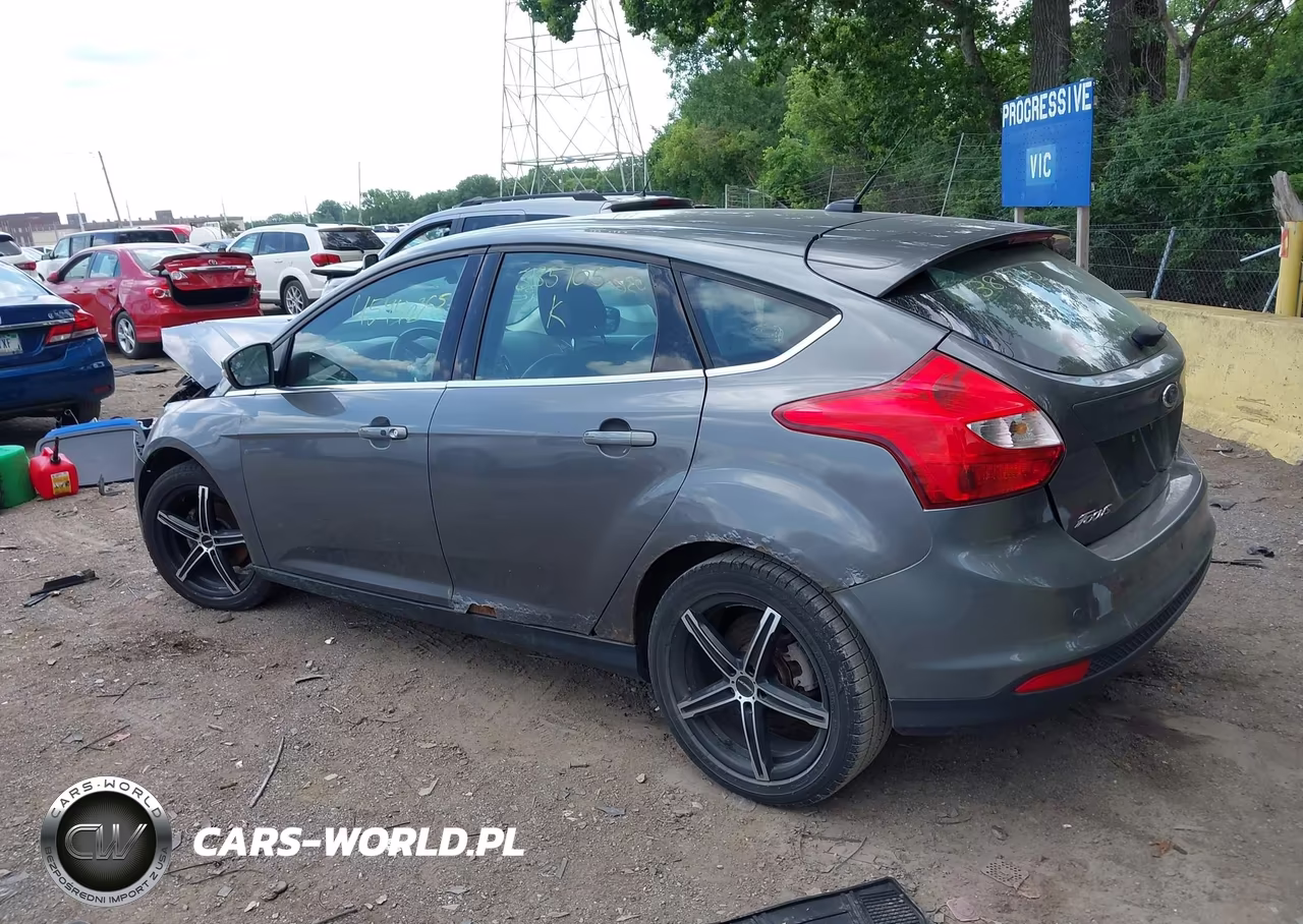 2012 Ford Focus Titanium VIN:1FAHP3N25CL385705 - 3