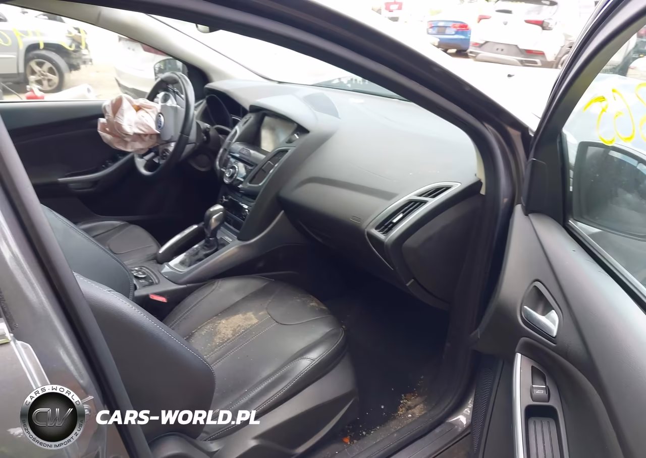 2012 Ford Focus Titanium VIN:1FAHP3N25CL385705 - 5