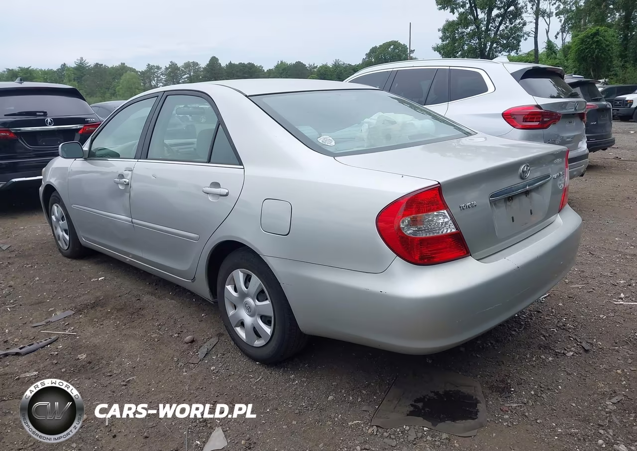 2002 Toyota Camry Le VIN:4T1BE32K52U116862 - 3