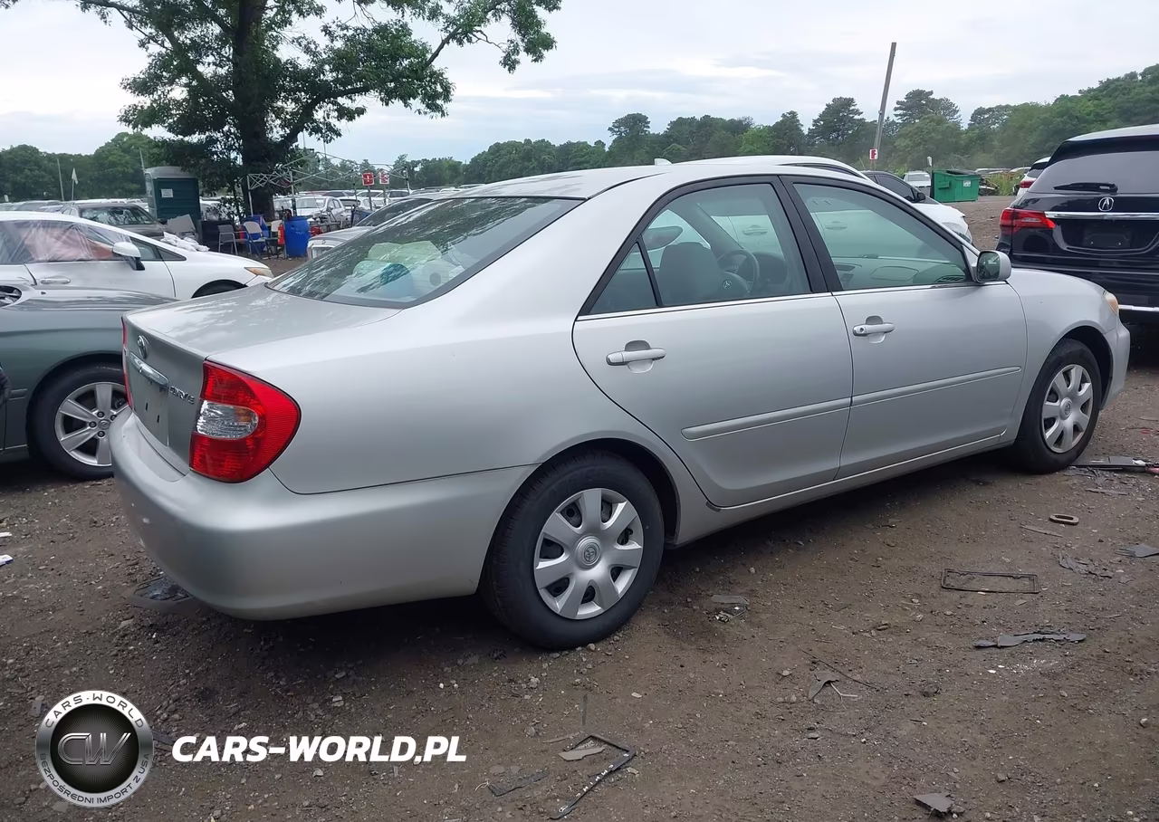 2002 Toyota Camry Le VIN:4T1BE32K52U116862 - 4