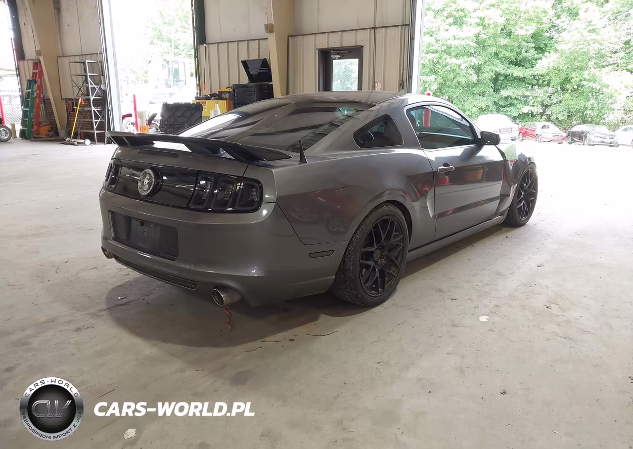 2014 Ford Mustang V6 VIN:1ZVBP8AM0E5324643 - 4
