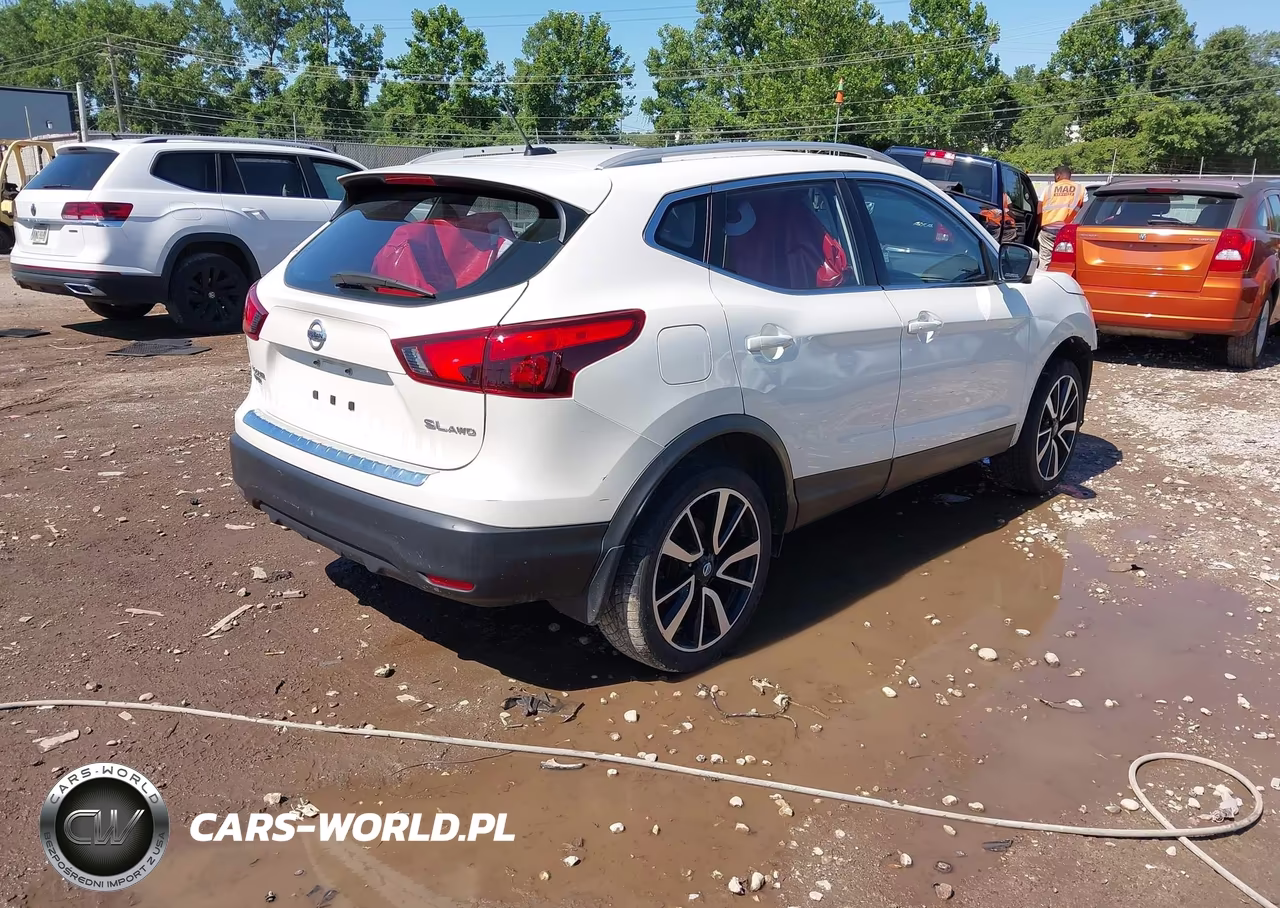 2018 Nissan Rogue Sport Sl VIN:JN1BJ1CR0JW600007 - 4