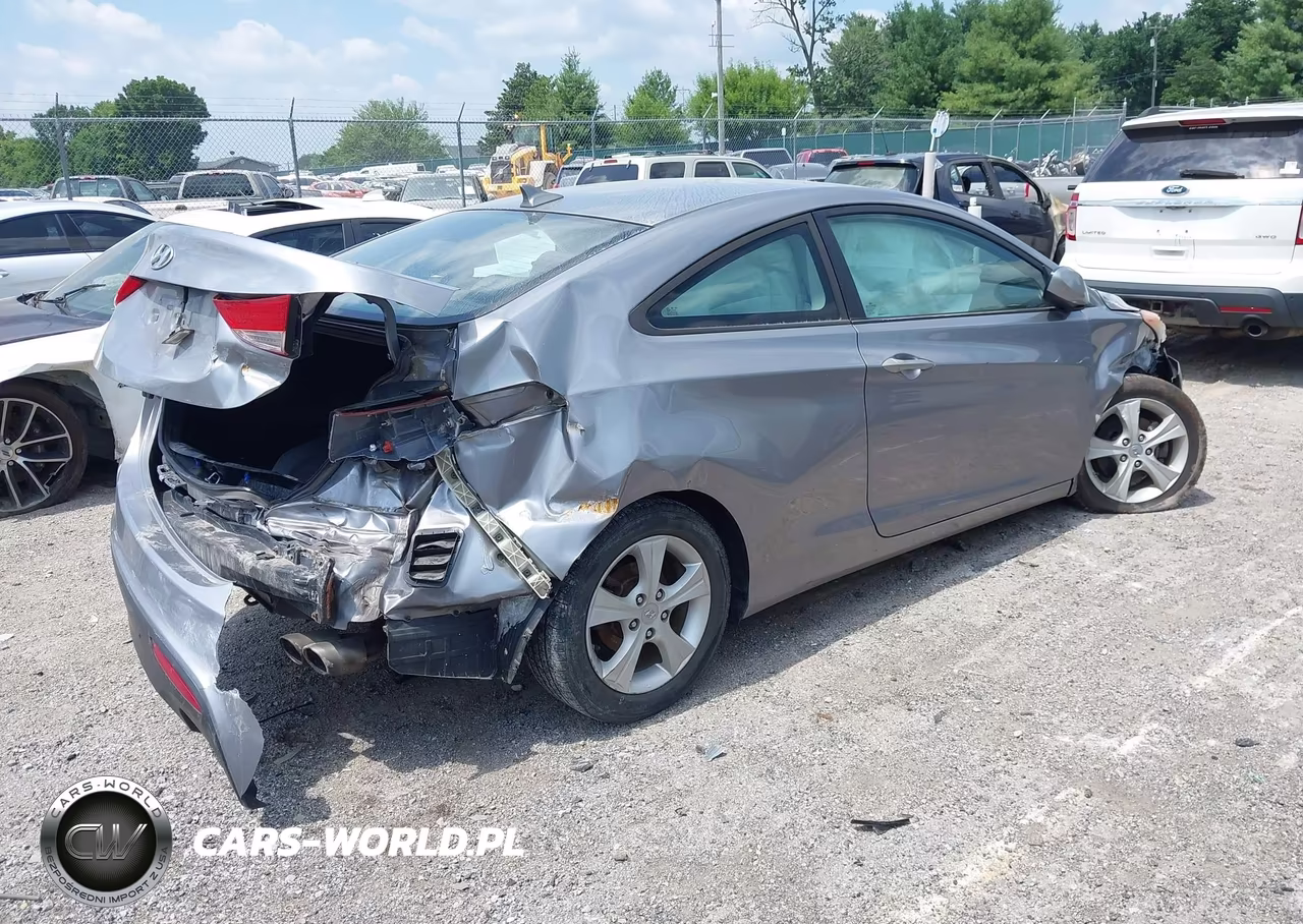 2013 Hyundai Elantra Gs VIN:KMHDH6AE7DU009392 - 4