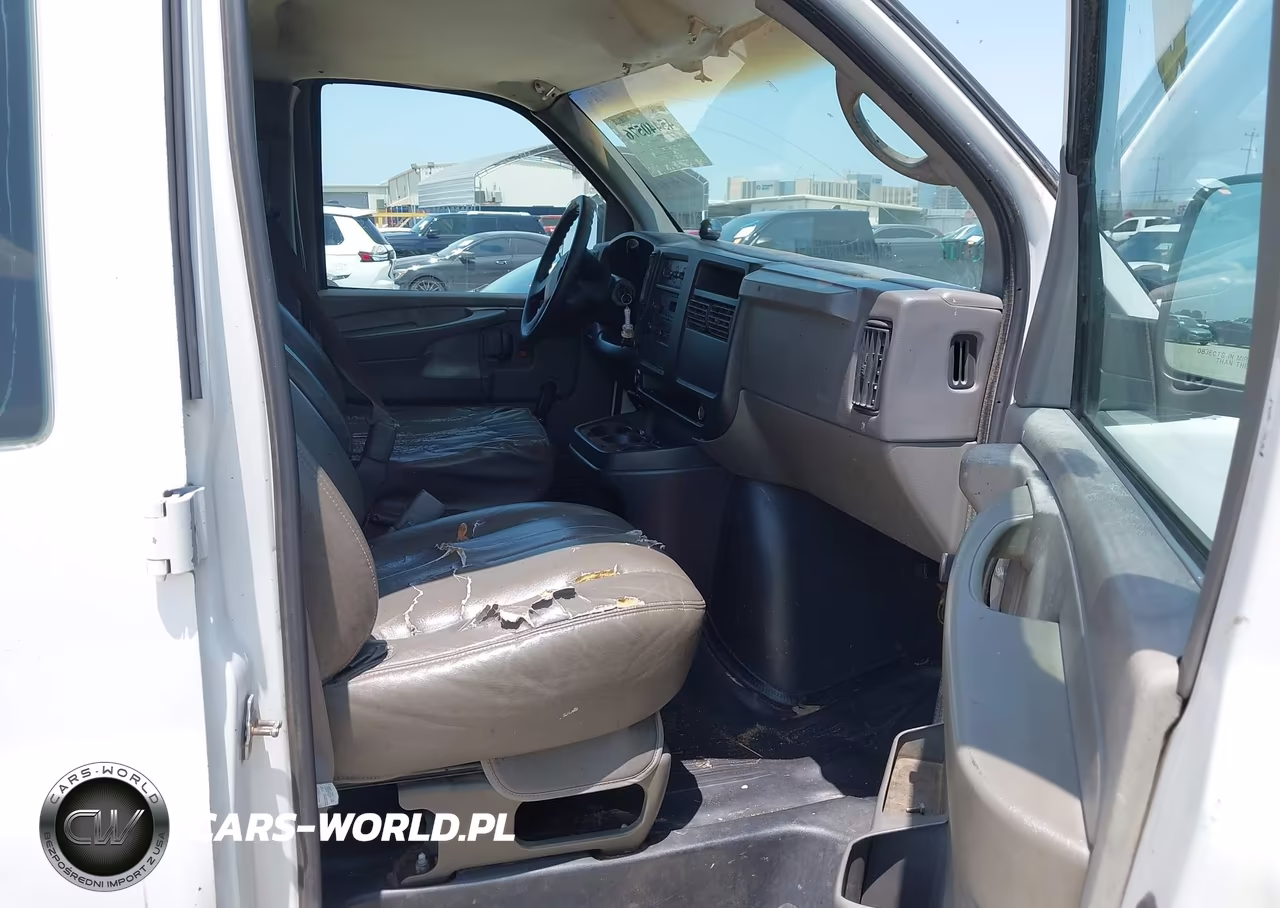 2004 Chevrolet Express VIN:1GCFG15XX41168102 - 5