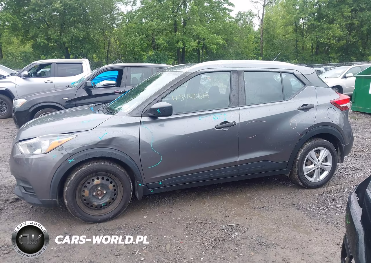 2019 Nissan Kicks S VIN:3N1CP5CU8KL547921 - 14