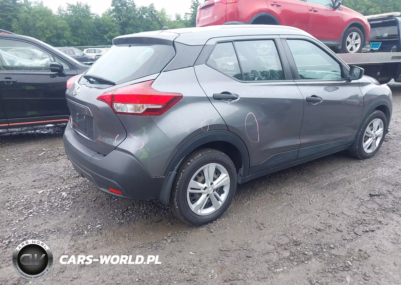 2019 Nissan Kicks S VIN:3N1CP5CU8KL547921 - 4