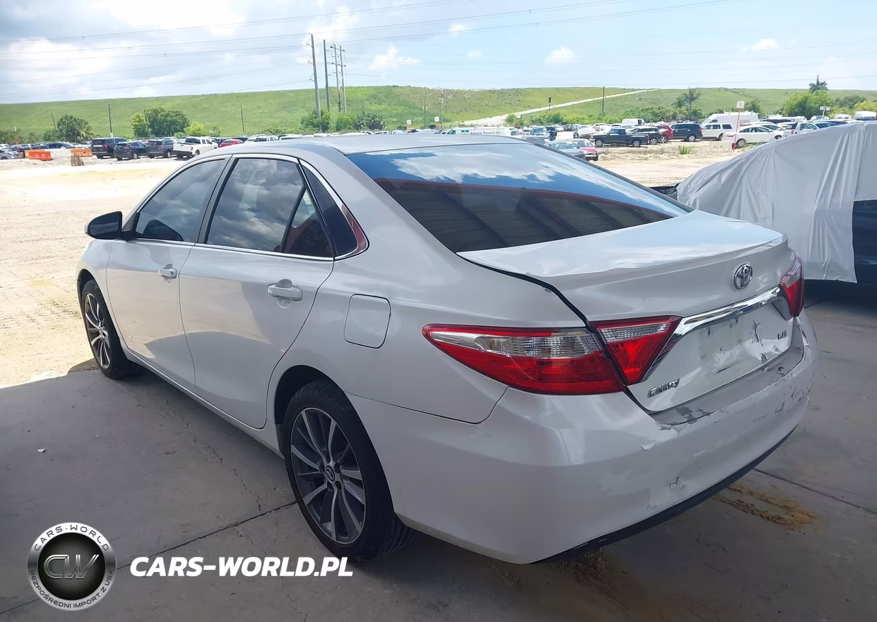 2016 Toyota Camry Le VIN:4T1BF1FK7GU573420 - 3
