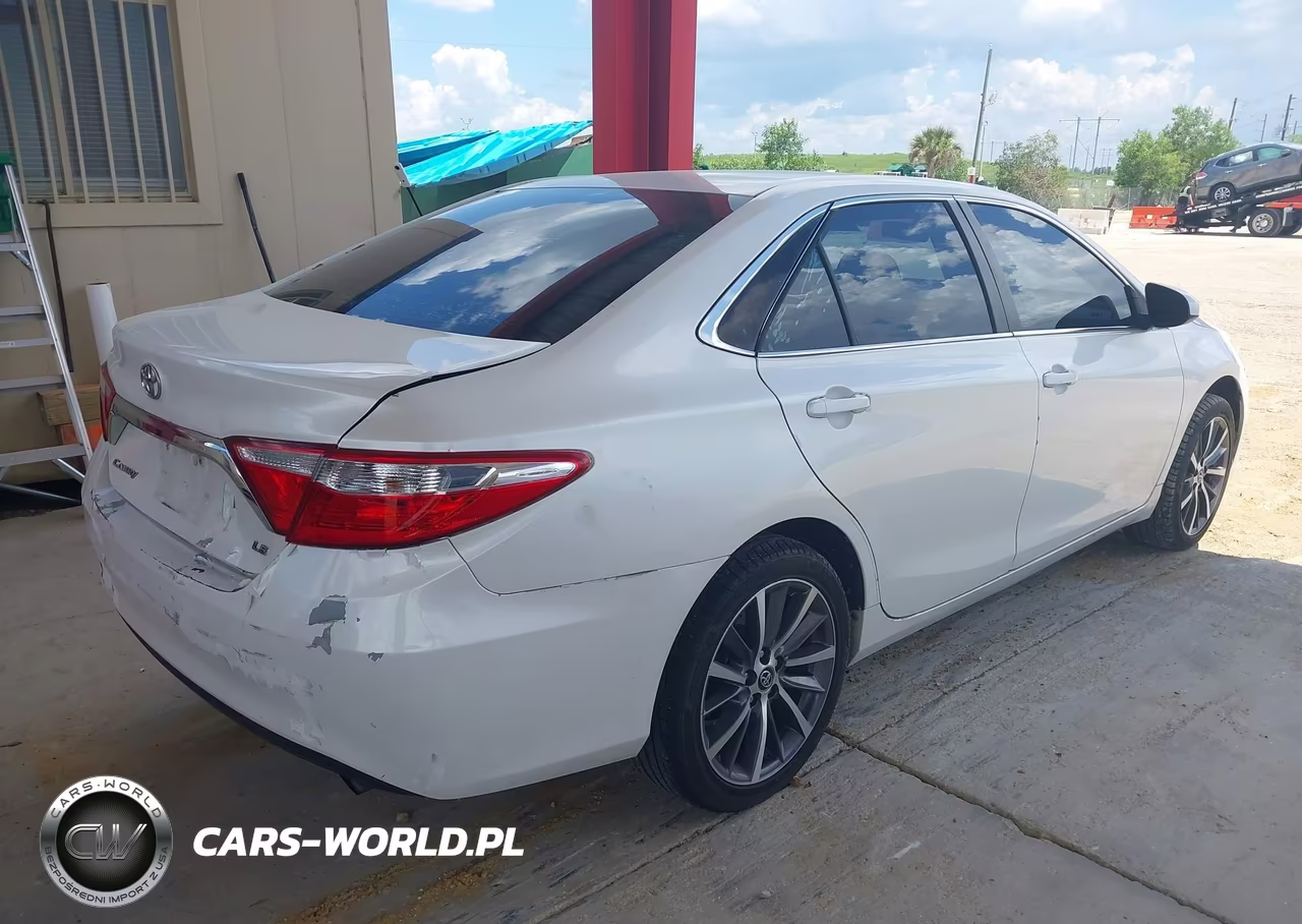2016 Toyota Camry Le VIN:4T1BF1FK7GU573420 - 4