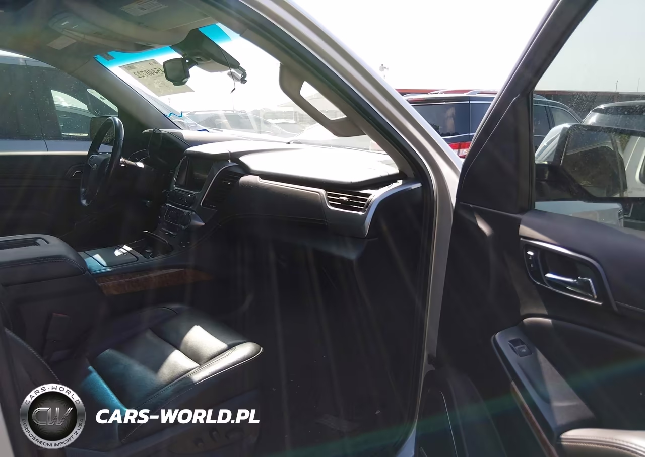 2019 Chevrolet Tahoe Premier VIN:1GNSCCKC9KR105604 - 5