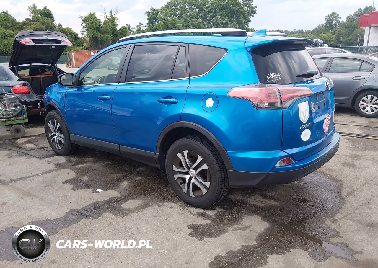 2017 Toyota Rav4 Le VIN:JTMZFREV5HJ700617 - 3