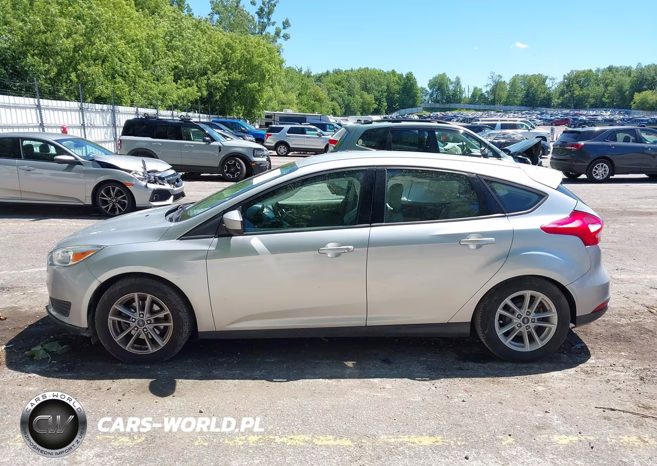 2018 Ford Focus Se VIN:1FADP3K23JL206979 - 14