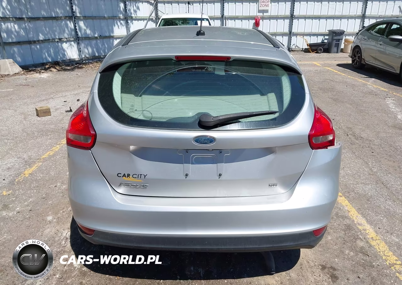2018 Ford Focus Se VIN:1FADP3K23JL206979 - 16
