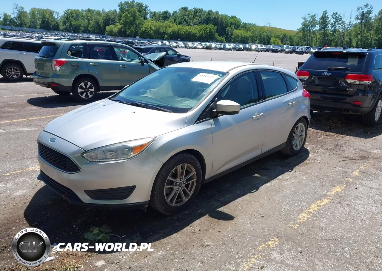 2018 Ford Focus Se VIN:1FADP3K23JL206979 - 2
