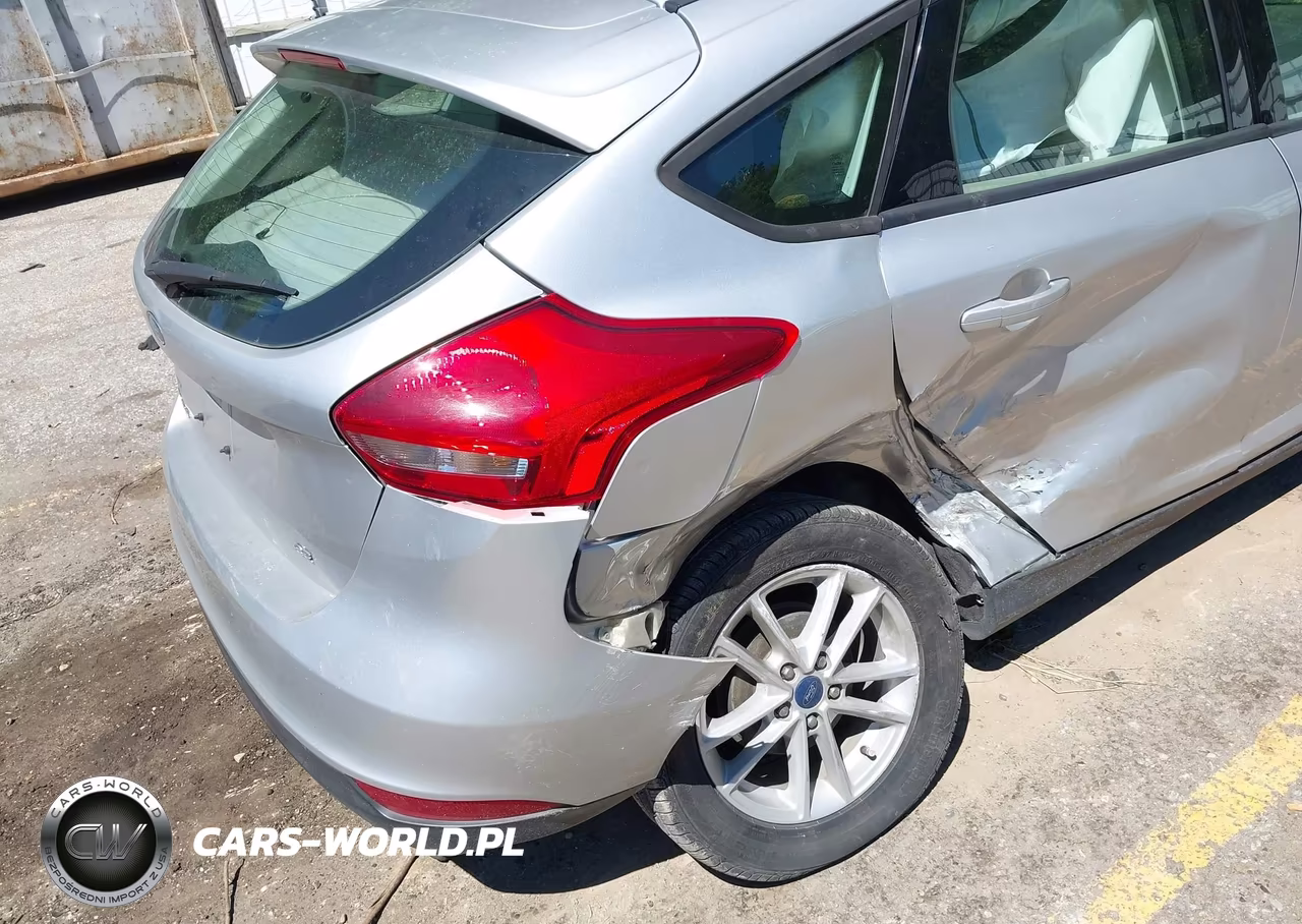 2018 Ford Focus Se VIN:1FADP3K23JL206979 - 6