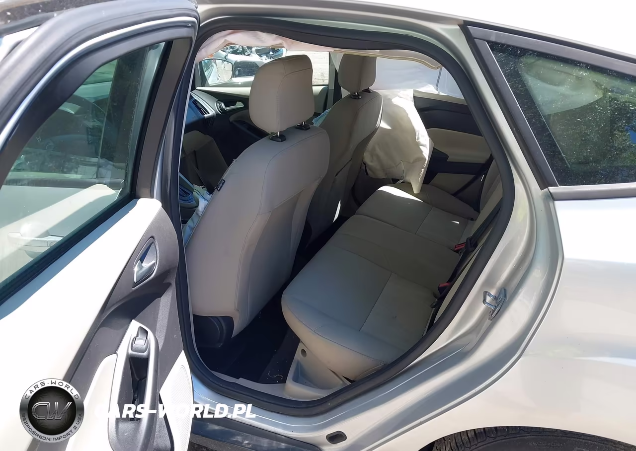 2018 Ford Focus Se VIN:1FADP3K23JL206979 - 8
