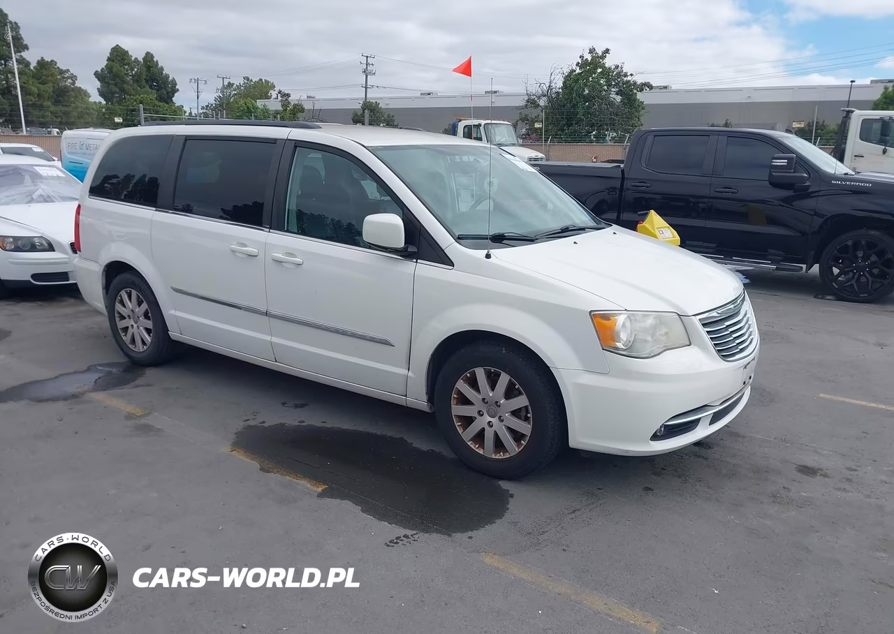 2013 Chrysler Town & Country Touring – zdjęcie 1 z 11