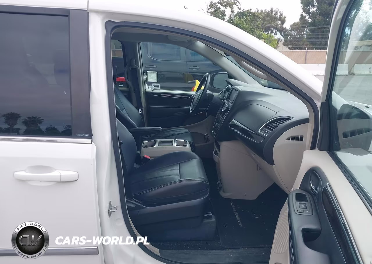 2013 Chrysler Town & Country Touring VIN:2C4RC1BG8DR690798 - 5