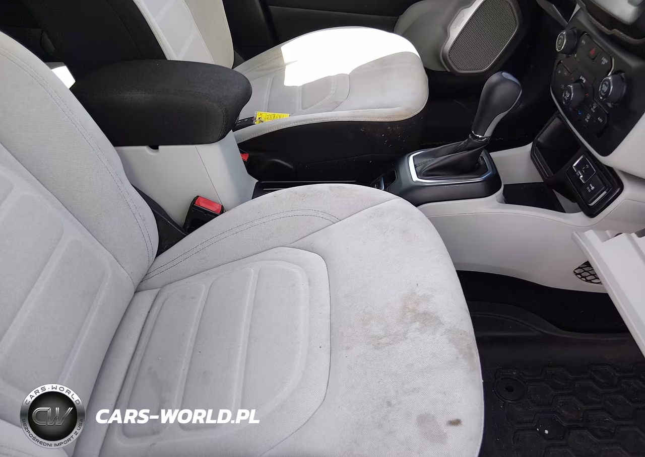 2018 Jeep Renegade Latitude Fwd VIN:ZACCJABB7JPH23872 - 5