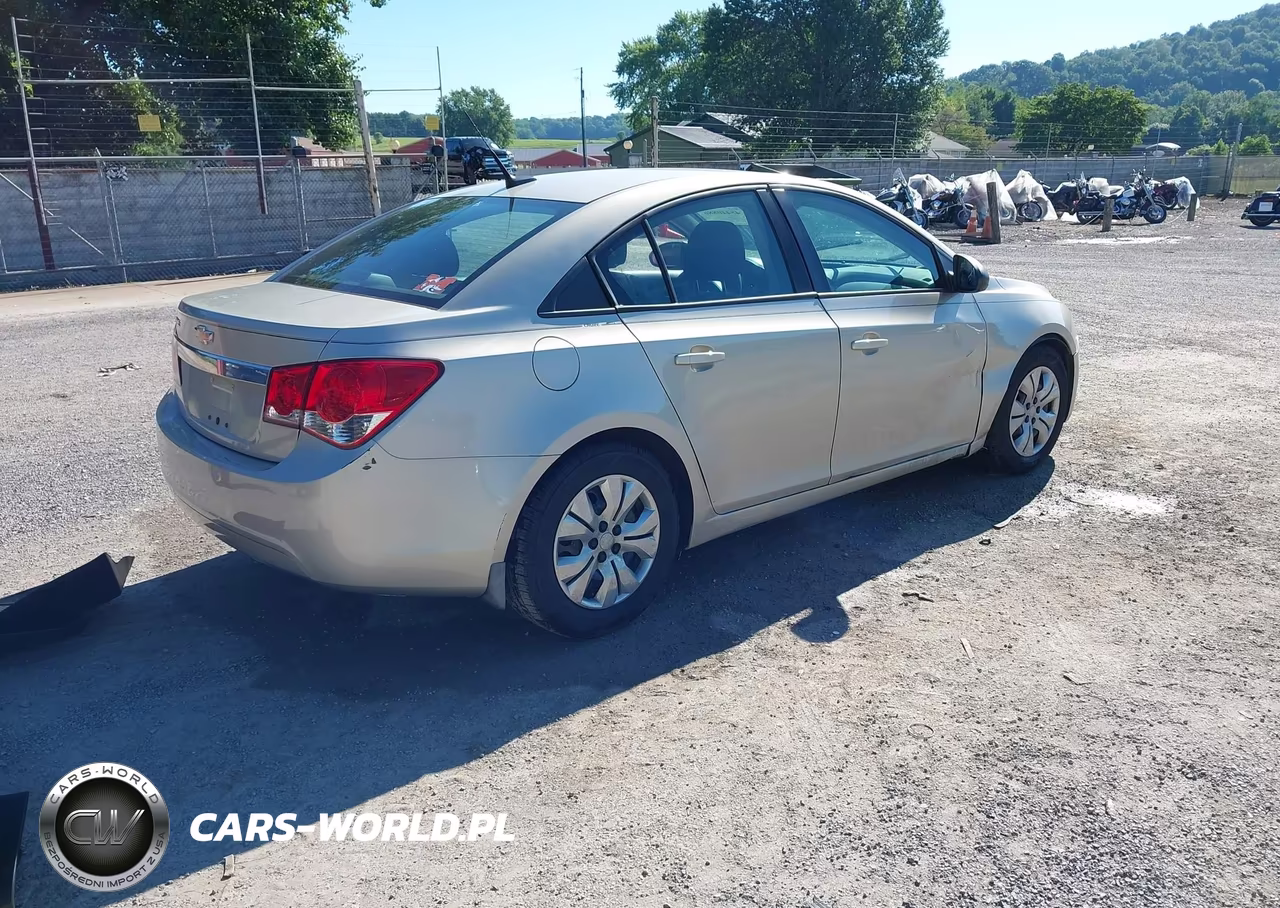 2014 Chevrolet Cruze Ls Auto VIN:1G1PA5SGXE7172451 - 4