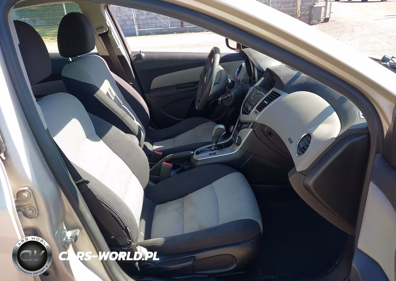 2014 Chevrolet Cruze Ls Auto VIN:1G1PA5SGXE7172451 - 5