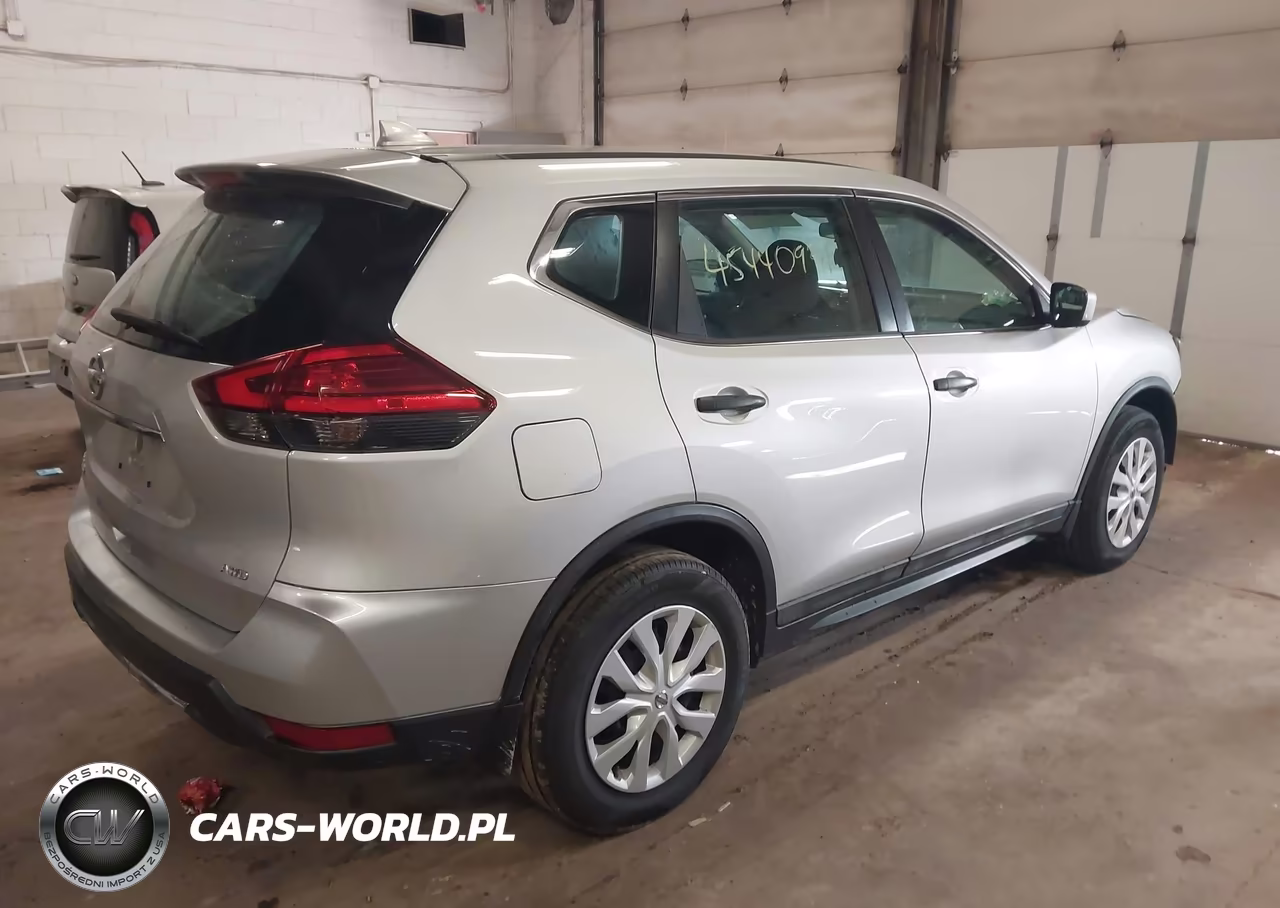 2017 Nissan Rogue S VIN:5N1AT2MV9HC731996 - 4