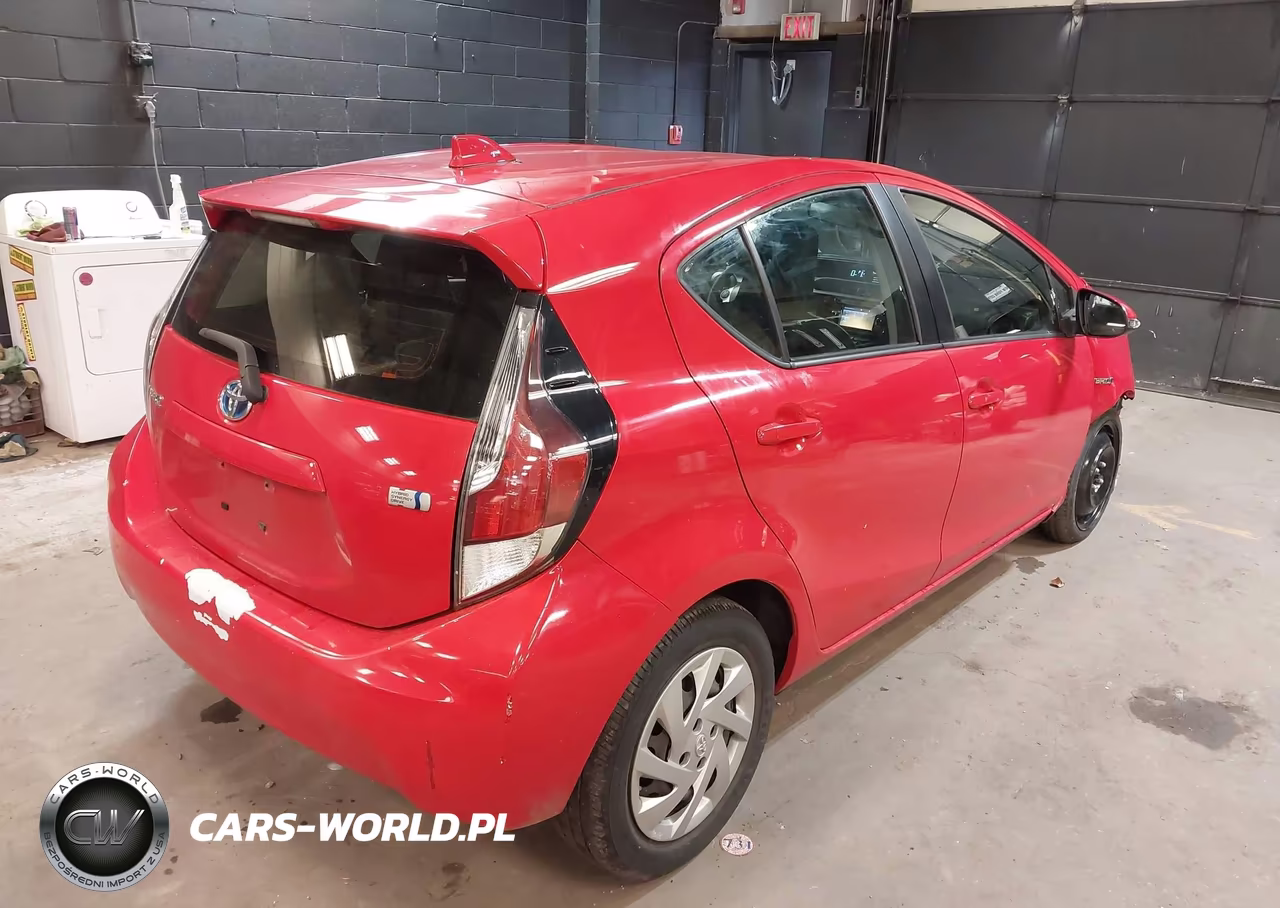 2015 Toyota Prius C One VIN:JTDKDTB35F1108591 - 4