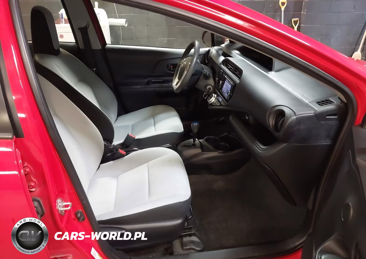 2015 Toyota Prius C One VIN:JTDKDTB35F1108591 - 5