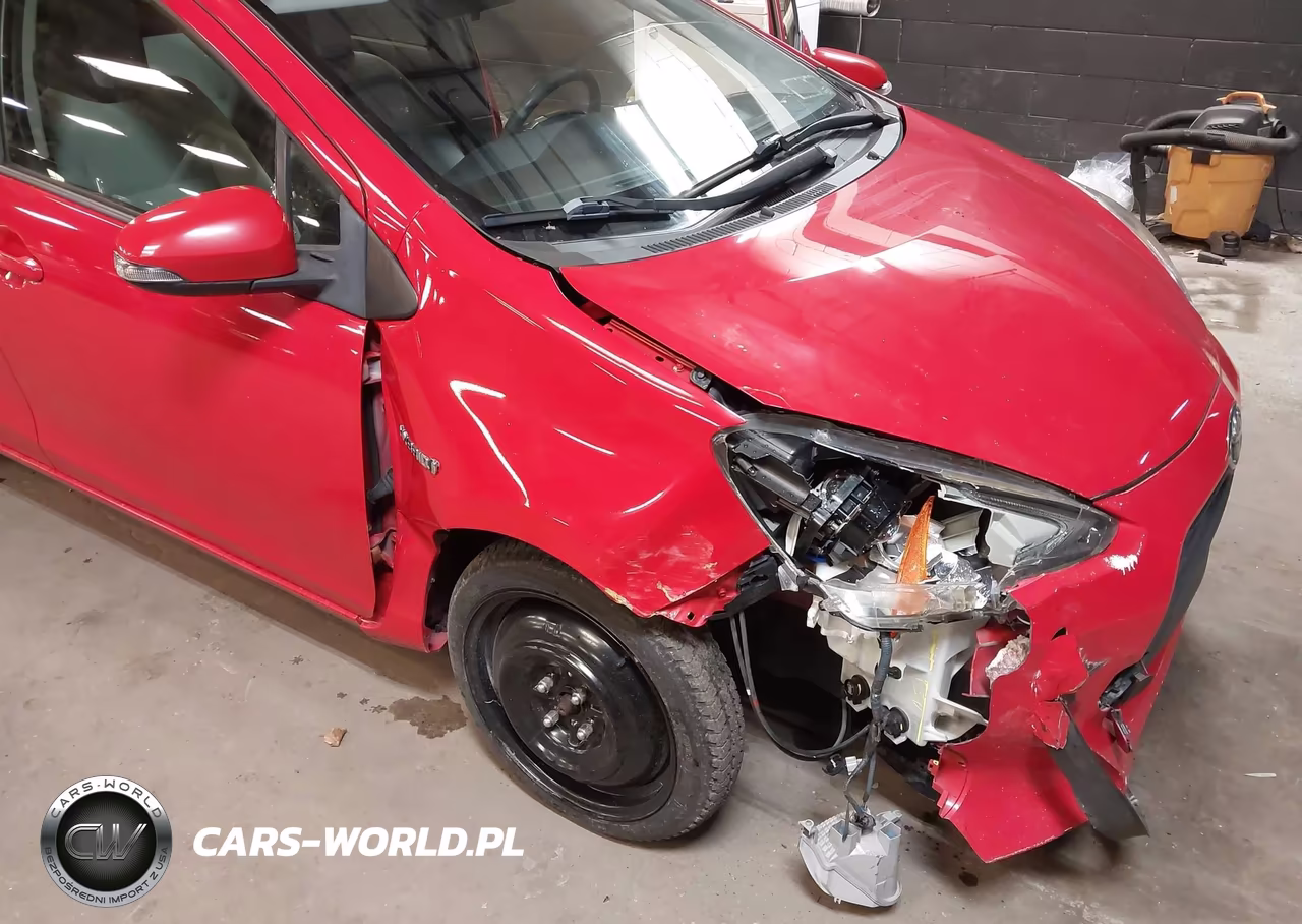 2015 Toyota Prius C One VIN:JTDKDTB35F1108591 - 6