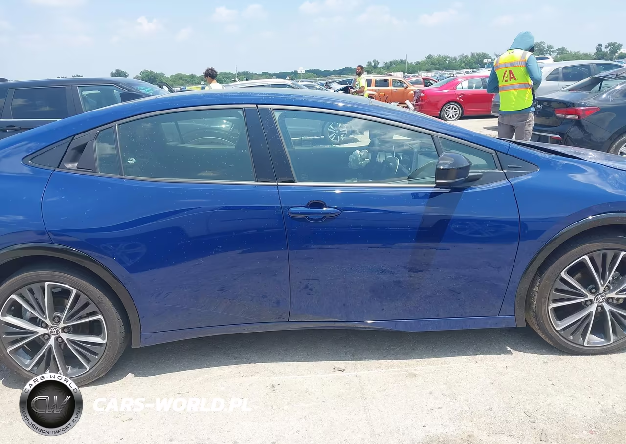 2023 Toyota Prius Limited VIN:JTDACAAU2P3010623 - 13