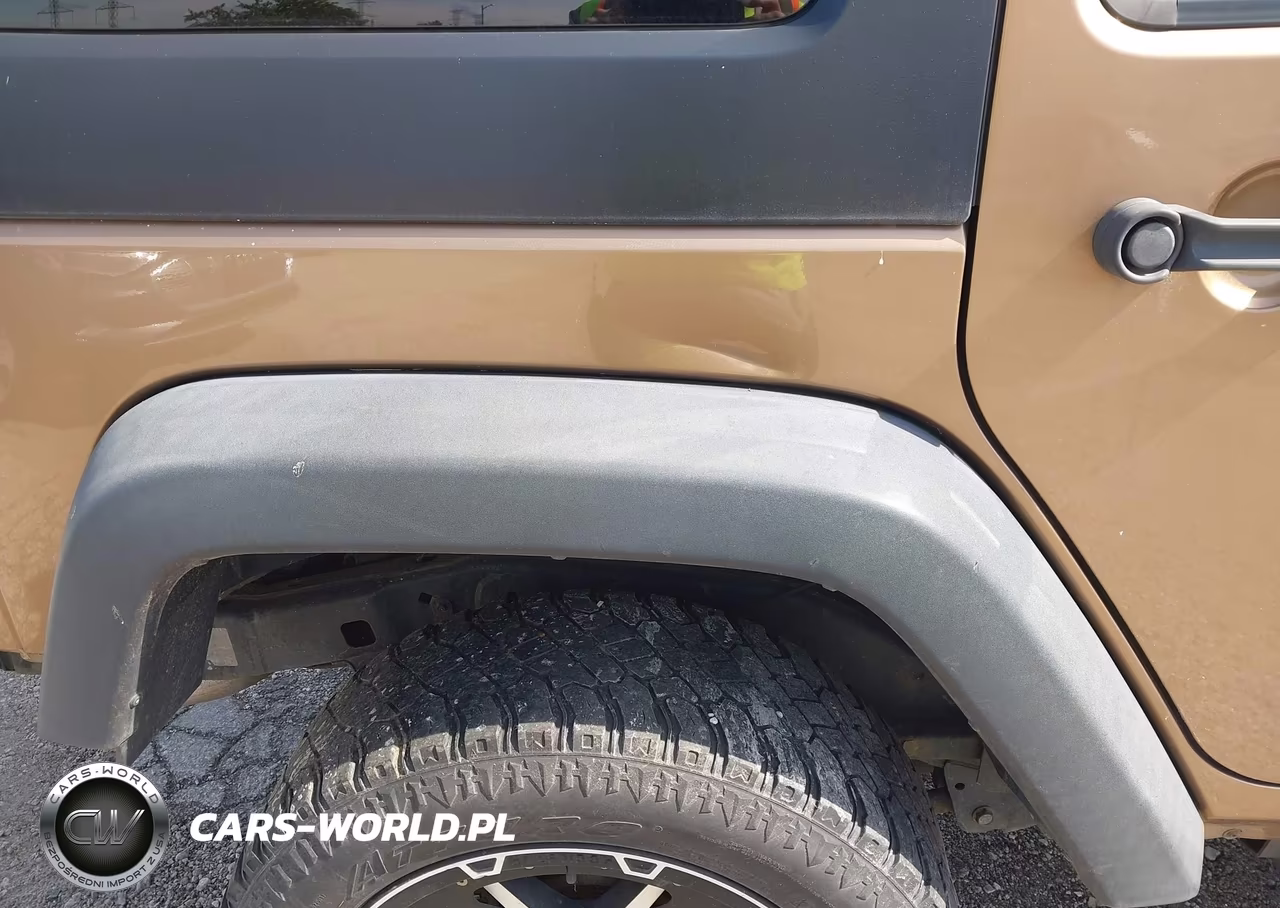 2015 Jeep Wrangler Unlimited Sport VIN:1C4BJWDG4FL696529 - 17