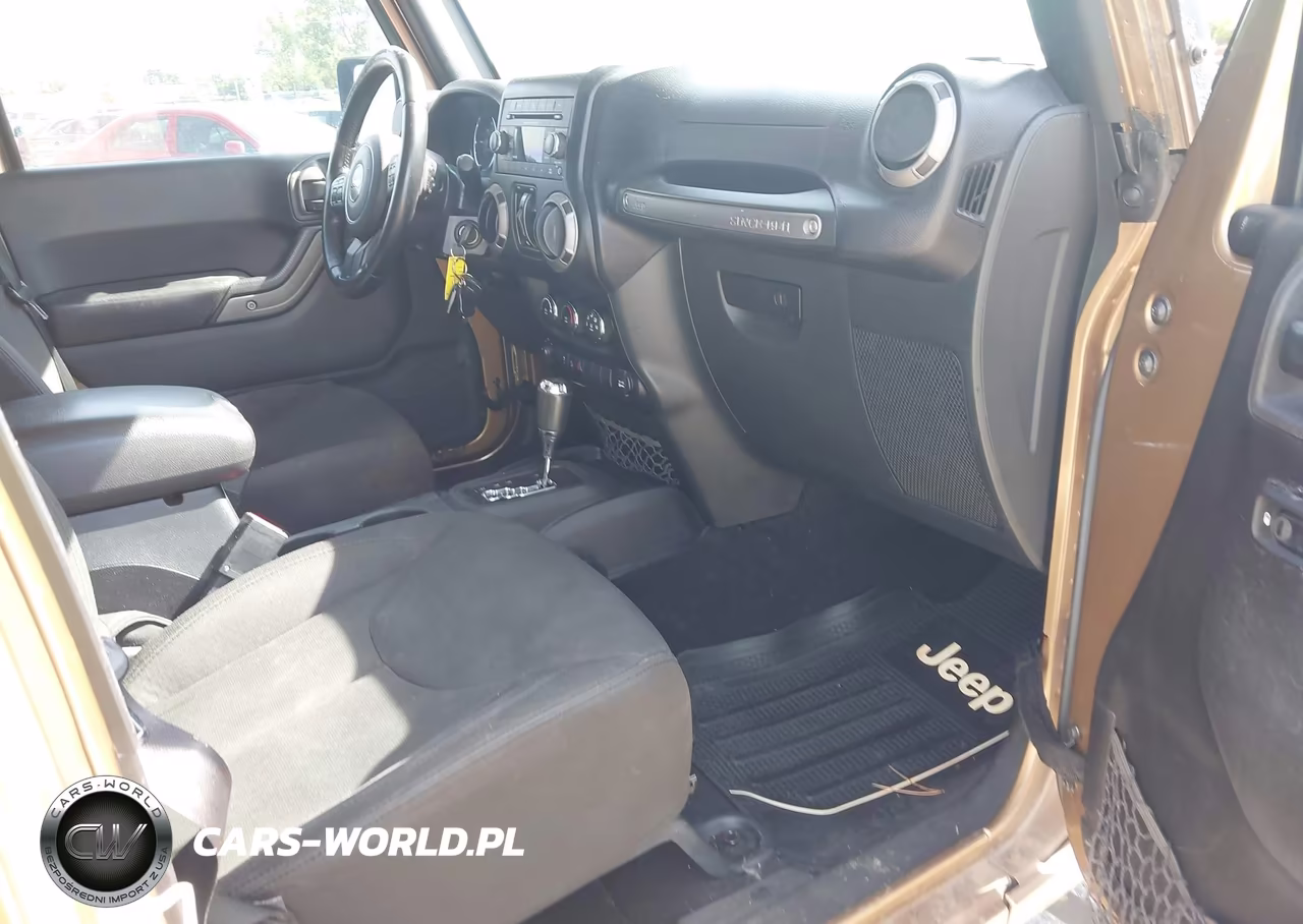 2015 Jeep Wrangler Unlimited Sport VIN:1C4BJWDG4FL696529 - 5