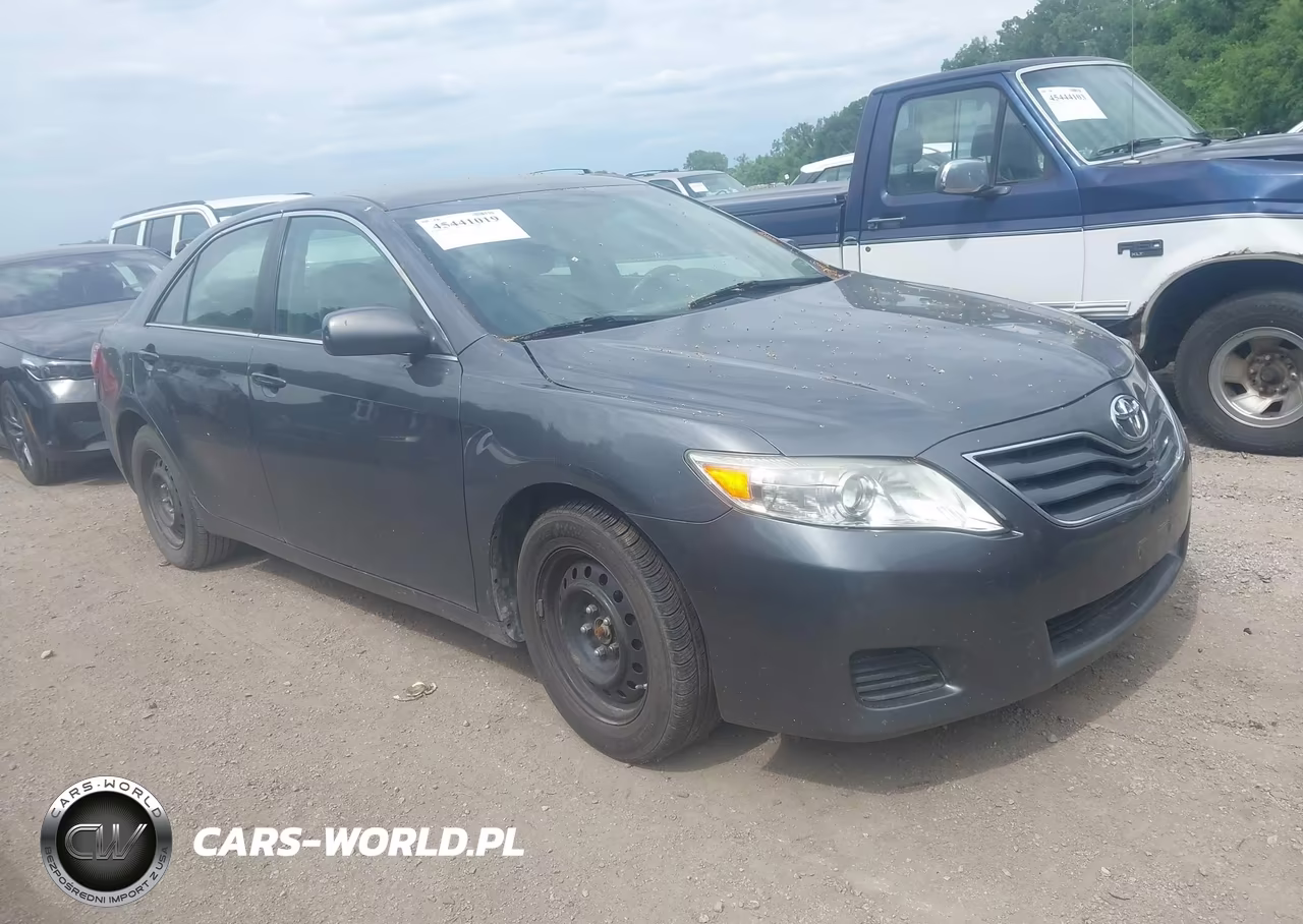 2010 Toyota Camry Le – zdjęcie 1 z 12