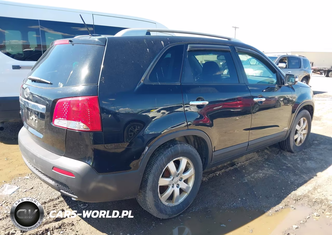 2013 Kia Sorento Lx VIN:5XYKTCA69DG325508 - 4