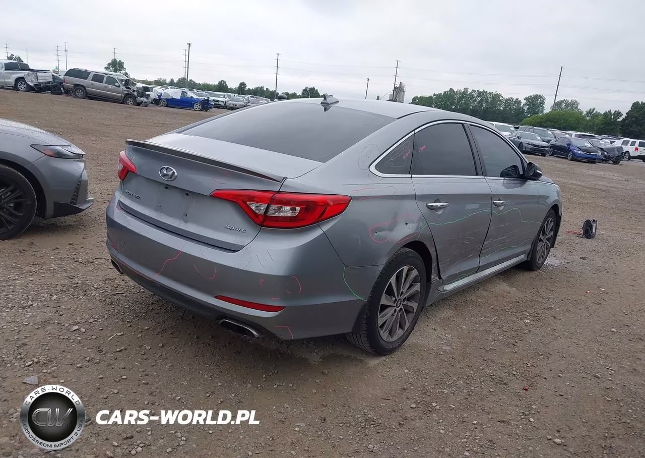 2015 Hyundai Sonata Sport VIN:5NPE34AF0FH110386 - 4