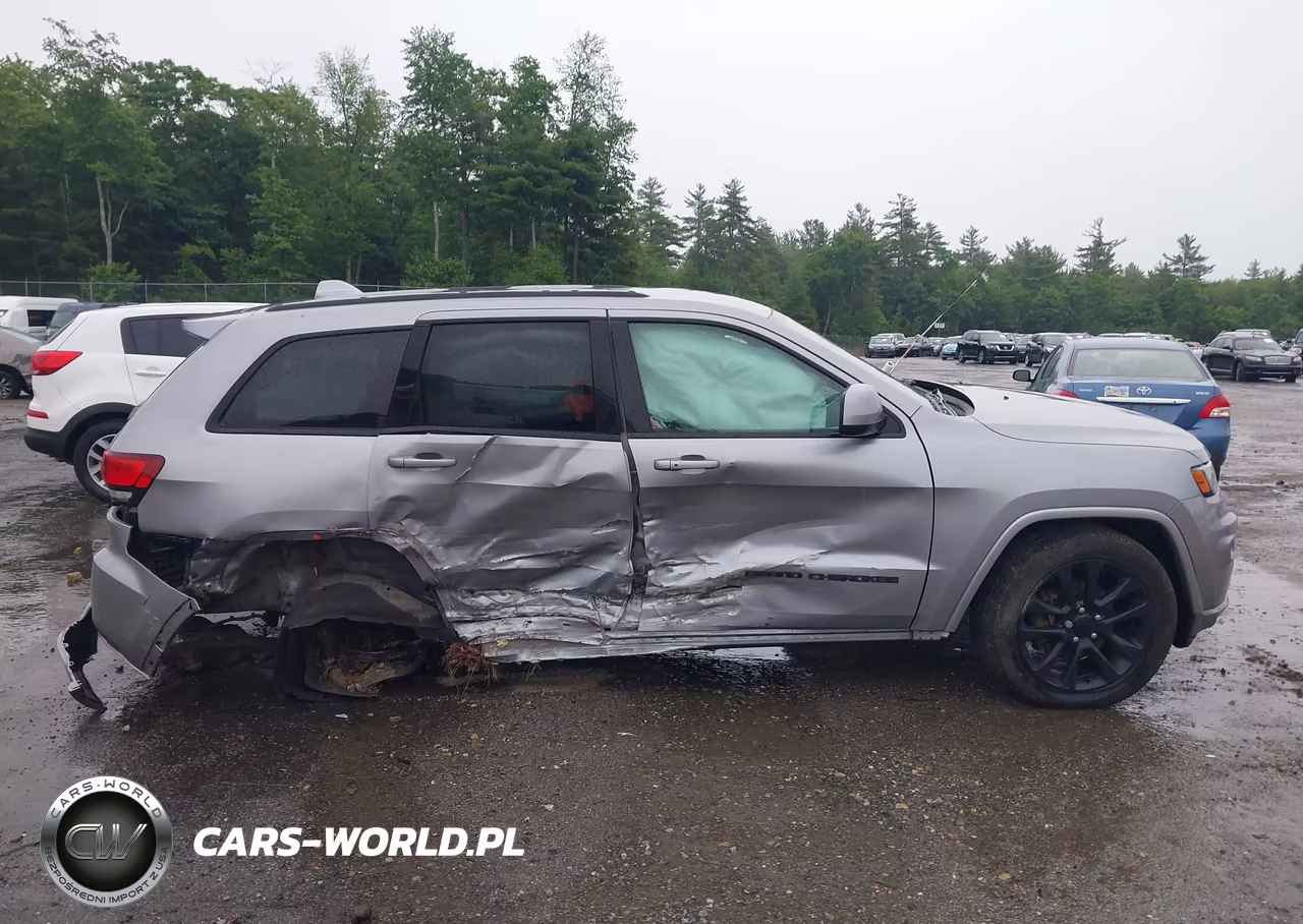 2018 Jeep Grand Cherokee Altitude 4X4 VIN:1C4RJFAG1JC227507 - 14