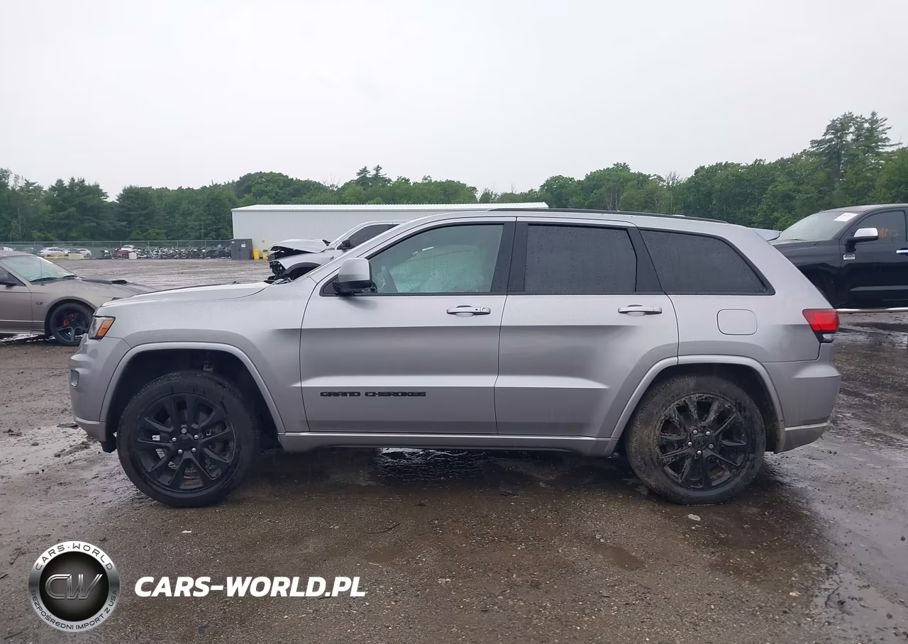 2018 Jeep Grand Cherokee Altitude 4X4 VIN:1C4RJFAG1JC227507 - 15